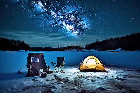 夜晚帐篷背景图片_结冰的池塘上的帐篷
