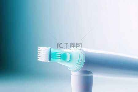 电动牙刷是用来刷牙的