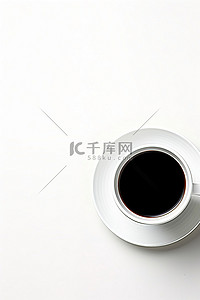 白咖啡杯和碟