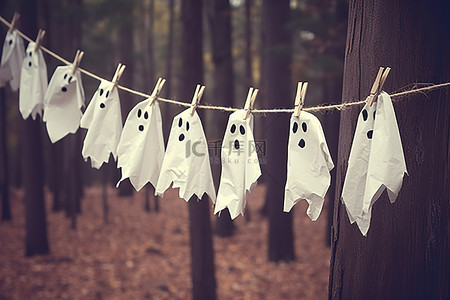 鬼魂用纸叶子挂在线上