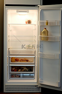 小松鼠冰箱背景图片_门开着的冰箱，里面有一些食物