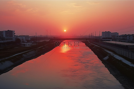 安靜背景图片_城市里的一条河，有美丽的日出