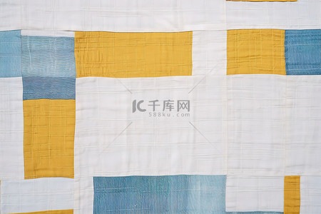 缝背景图片_带有蓝色和黄色方块的绗缝艺术品