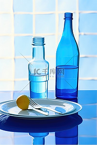 蓝色桌子上的一个空蓝色花瓶和一个蓝色盘子