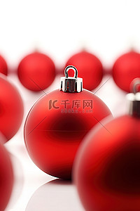 成排气球背景图片_成排的红色圣诞饰品