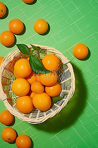 陈皮普洱背景图片_绿色台面和篮子上的新鲜橙子 pxlp01004953