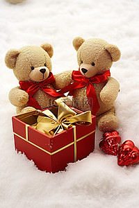 两只泰迪熊在雪地的礼品盒里可爱地接吻
