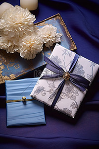 包装丝带和蓝色信封和包装纸