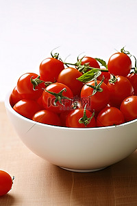拟人西红柿背景图片_白碗里的红樱桃番茄