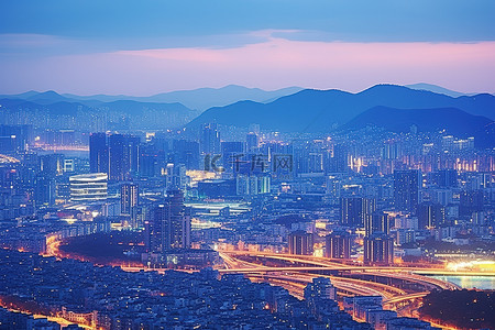黄昏时的天空背景图片_黄昏时的首尔城市景观