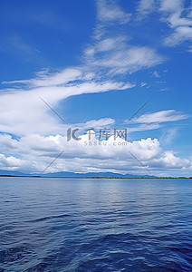 天空海岸背景图片_从法国海岸的一艘船侧面看到的景色