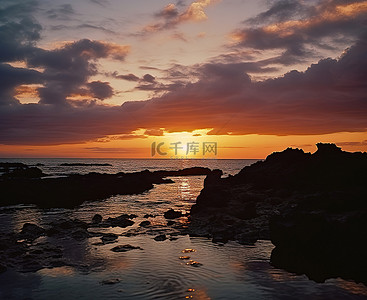 夏威夷岛的日落 夏威夷岛 在海滩上拍摄照片