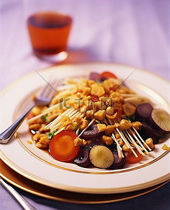 盘子里的胡萝卜和蘑菇制成的食物