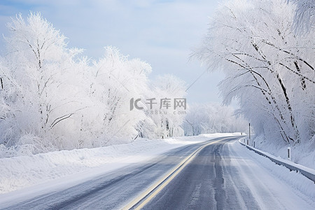 回家安全背景图片_冬季路况能见度提示，让您安全回家