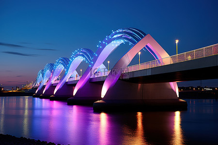 彩虹桥地贴背景图片_彩虹桥在夜间亮起