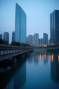 建筑景观背景图片_黄昏时首尔户外桥梁和摩天大楼的景色