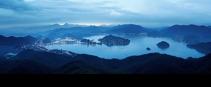 水玉背景图片_dnp 与蓝色的天空和山脉