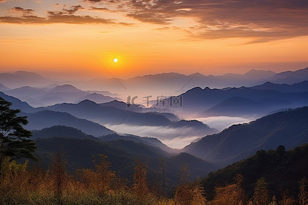 秋天晚上背景图片_北美湖南省山上的日落