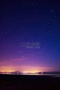 海滩和岛屿上空的夜空图像