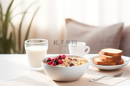 桌上牛奶背景图片_桌上一碗谷物水果和烤面包