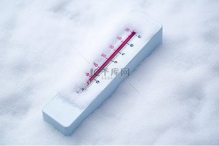 溫度計背景图片_雪上的红色温度计表明冬天很冷