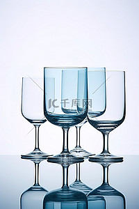 红四背景图片_白色背景前堆放的四个玻璃杯