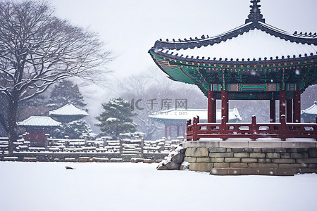 冬天雪景和人背景图片_雪中​​冬天西光庄的宝塔