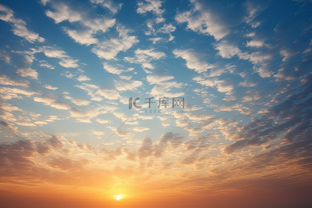 牛在天上背景图片_太阳在天上就像云在海洋上空一样