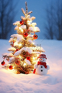 一个雪人和一棵树上有灯