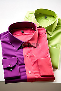 三种不同颜色的棉质衬衫