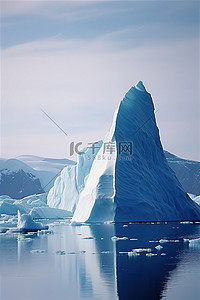 雪景山脉背景图片_南极洲的冰山和山脉