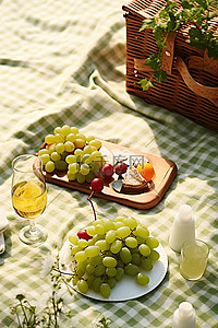 破土绽放的小草背景图片_野餐，酒和水果放在地板上