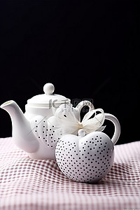 有心和花的茶壶