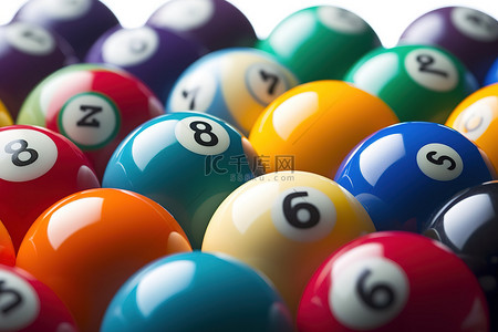 彩色台球，上面有数字排成一排