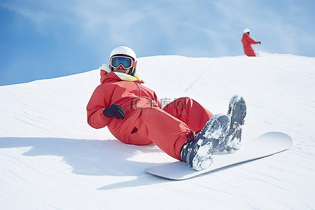 积雪覆盖的男人坐在滑雪板上