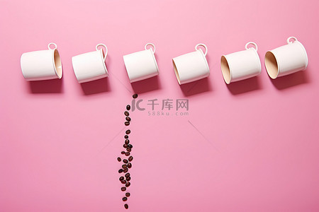 咖啡杯里的咖啡背景图片_粉红色隔离的杯子里的咖啡