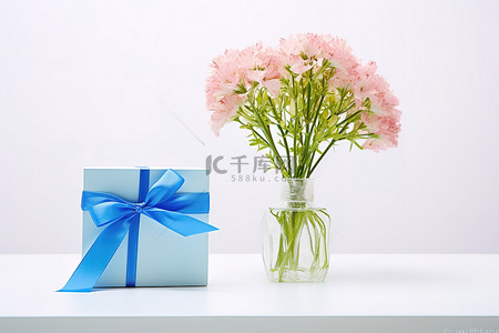蓝色教师节背景图片_一盒蓝色花，带蓝丝带和蓝卡