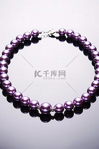 珍珠项链背景图片_紫色珍珠项链的图像