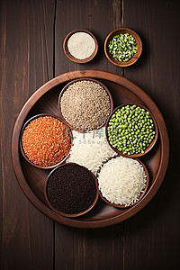 素食健康背景图片_一碗米饭 红芸豆 黑白米 豌豆 胡萝卜 西兰花 葱和黑芝麻