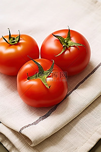 圣女果番茄背景图片_亚麻餐巾上的番茄图片16