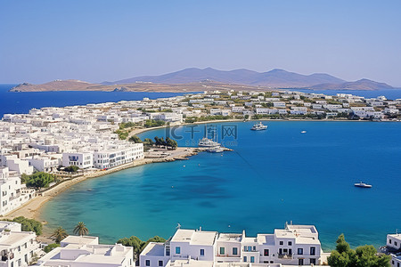 希腊雅典米科诺斯岛海滩和小镇的鸟瞰图