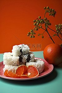 一个红色的盘子，上面有米饭和橘子