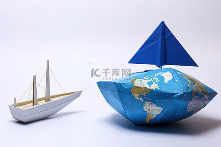 蓝色圆形地球仪旁边的蓝色纸船和箭头