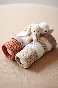 可爱羊羊背景图片_可爱的摇铃毯 4 件套，配有天然皮革婴儿