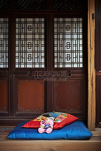 洋娃娃背景图片_韩国房子的地板上有一个洋娃娃，上面有玩具