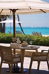户外环境背景图片_热带环境中带雨伞的户外桌椅
