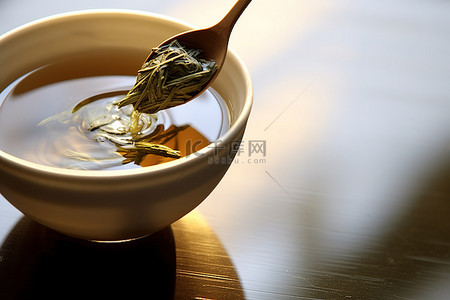 茶倒茶背景图片_一个勺子倒一杯茶