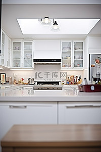 自己的事情自己做背景图片_为您的家设计您自己的现代白色厨房