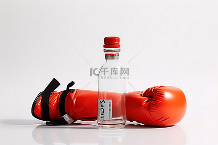 水瓶和拳击手套坐在白色的白色桌子上