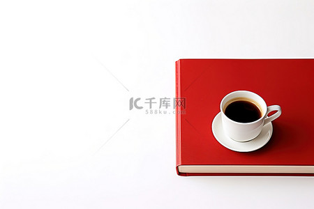 红色书籍封面，白色背景上有红色咖啡